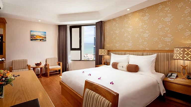 Deluxe Partial Ocean View