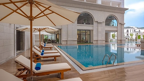 Hồ bơi ngoài trời