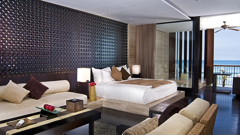 Spacious Sea View Suite