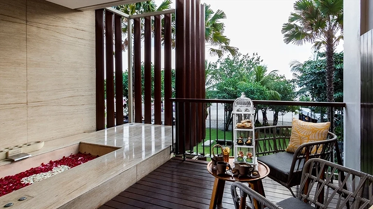 Room Seminyak Ocean Suite Bathroom