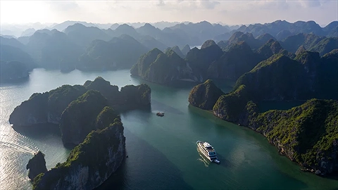 Toàn cảnh Du thuyền  từ trên cao