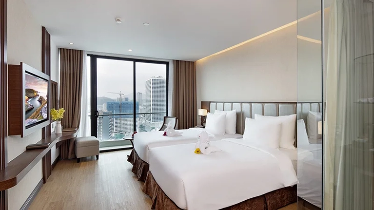 Grand Deluxe Balcony Partial Sea View