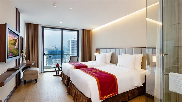 Grand Deluxe Balcony Partial Sea View