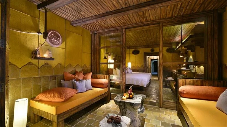 Phòng Superior twin với phòng khách rộng rãi