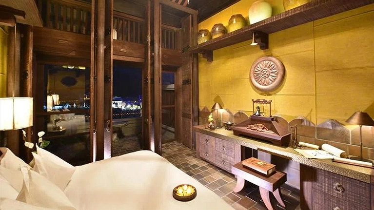 Phòng Deluxe king với ban công rộng lớn