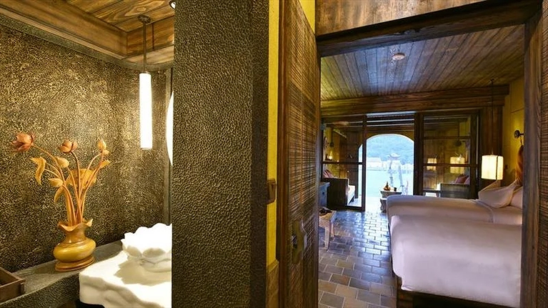 Phòng Superior twin với phòng khách rộng rãi