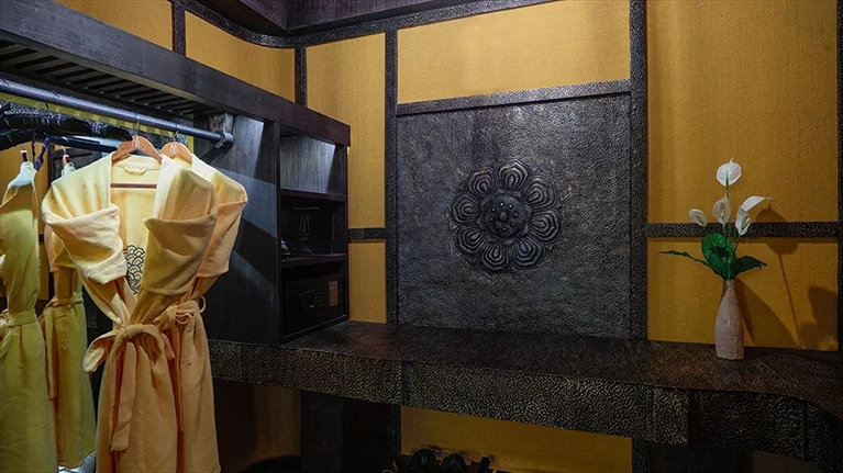 Phòng để quần áo riêng biệt của phòng Junior Suite