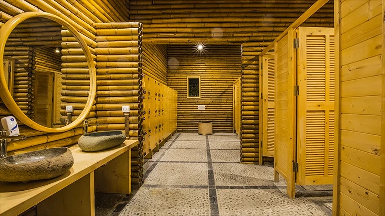 Phòng thay đồ suối nóng