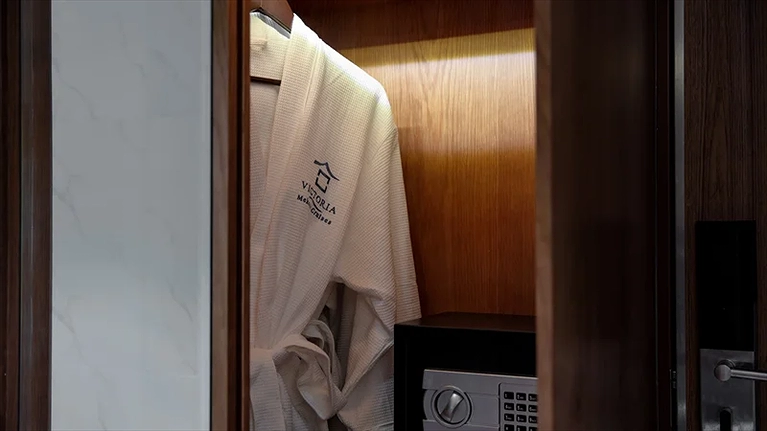 Tủ quần áo trong phòng