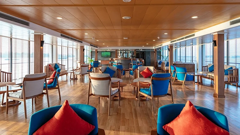 Lounge thưởng thức cocktail và âm nhạc