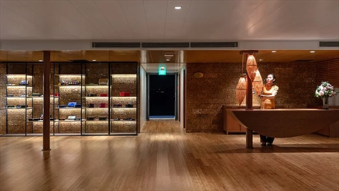 Quầy lễ tân tiếp đón rộng rãi