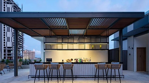 Quầy Bar tại khu vực hồ bơi ngoài trời