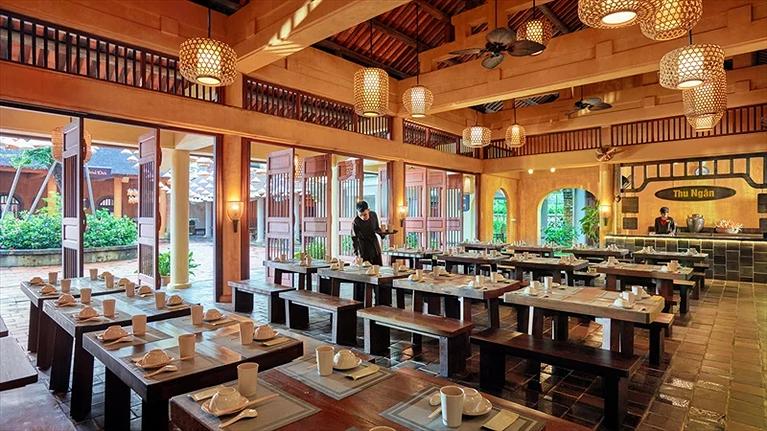 Nhà hàng Cơm Quê với thiết kế bắt mắt phục vụ các món ăn giá cả hợp lí