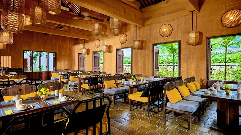 Nhà hàng Cơm Quê với thiết kế bắt mắt phục vụ các món ăn giá cả hợp lí