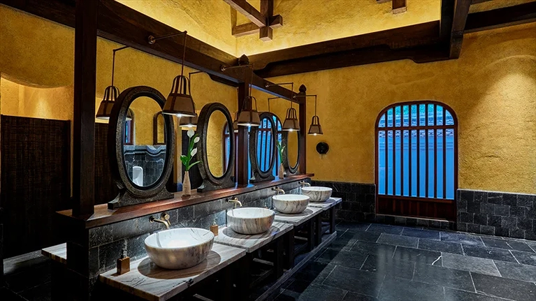 Toilet ở khu vực công cộng