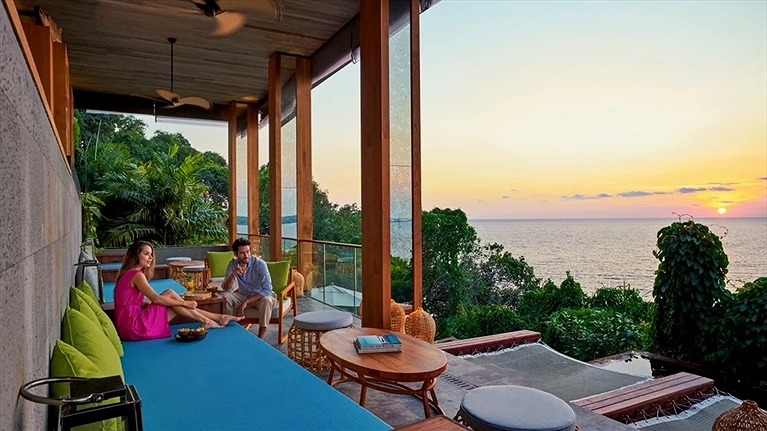 Không gian bên ngoài Sunset Bar