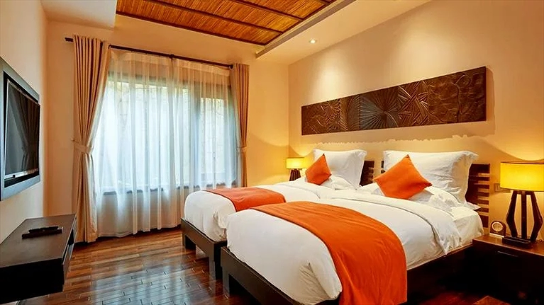 Phòng Deluxe rộng 65m2 nép mình trong khu vườn xanh mướt