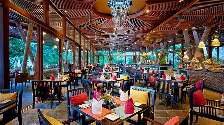 Nhà hàng Bacaro phục vụ các món ăn kinh điển quốc tế và các món đặc trưng mang đậm hương vị truyền thống từ 3 vùng miền Việt Nam