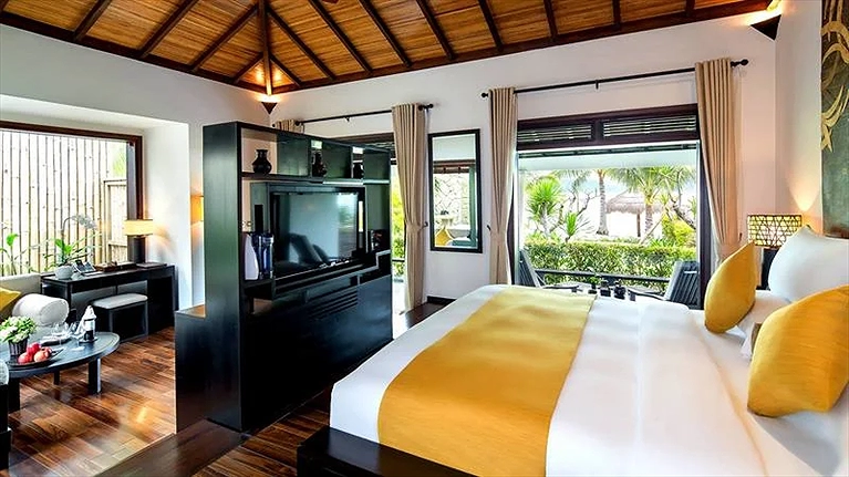 Mỗi Villa rộng 80m2 mang lại sự thoải mái với phòng khách tách biệt và phòng ngủ 1 giường King