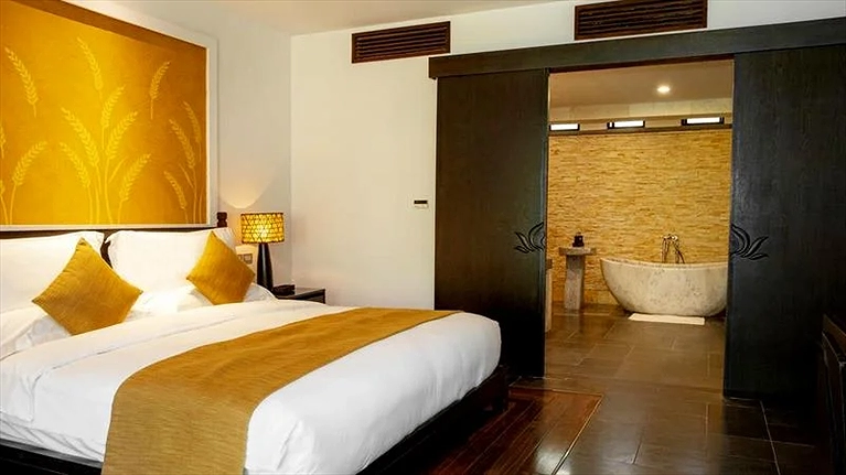 Phòng Deluxe hướng biển với không gian rộng 70m2