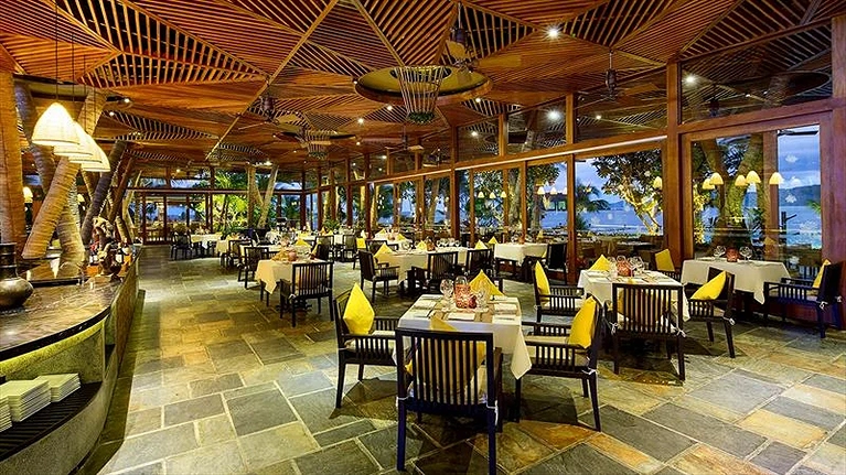 Nhà hàng Bacaro phục vụ các món ăn kinh điển quốc tế và các món đặc trưng mang đậm hương vị truyền thống từ 3 vùng miền Việt Nam