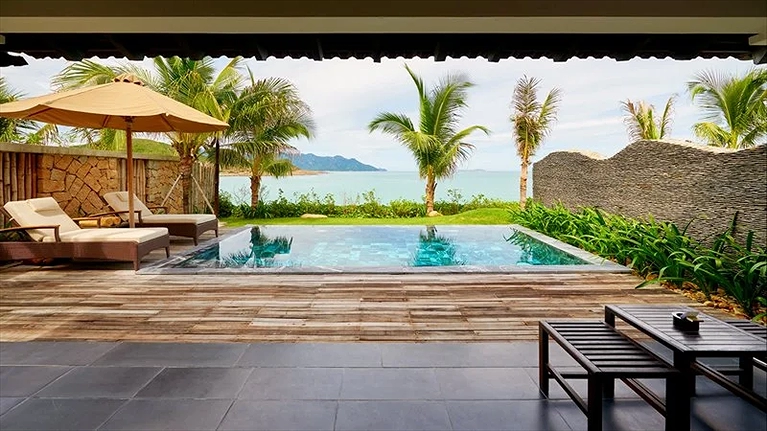 Hồ bơi riêng tư hướng biển của biệt thự 1 phòng ngủ