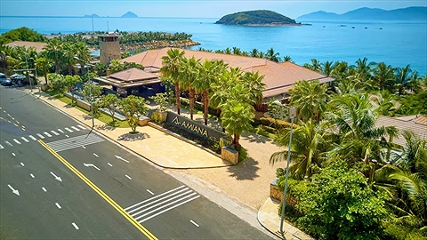 Mặt tiền của resort trên đường Phạm Văn Đồng