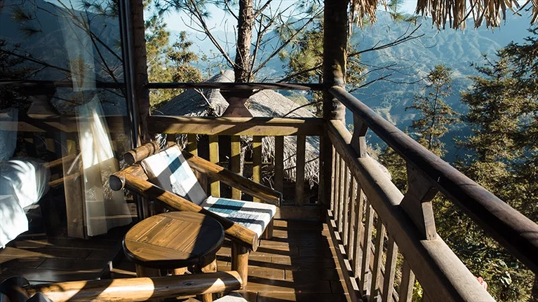 Ban công đón trọn tia nắng ấm áp