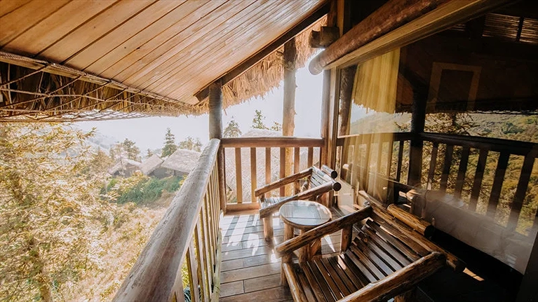 Ban công đón trọn tia nắng ấm áp