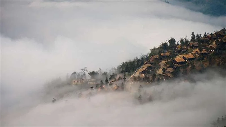 Khu nghỉ ẩn hiện trong biển mây