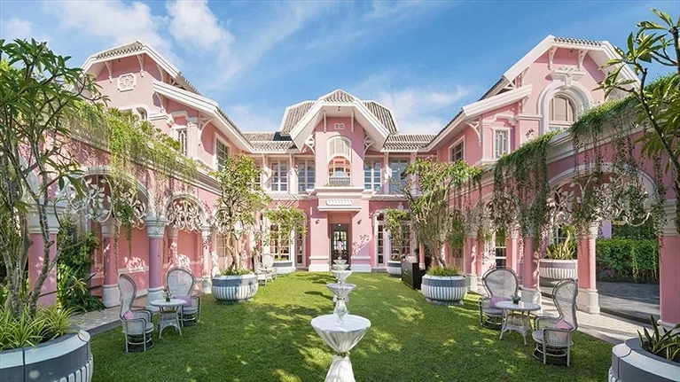 Khuôn viên Nhà hàng Pink Pearl