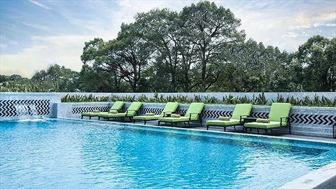 Quang cảnh hồ bơi