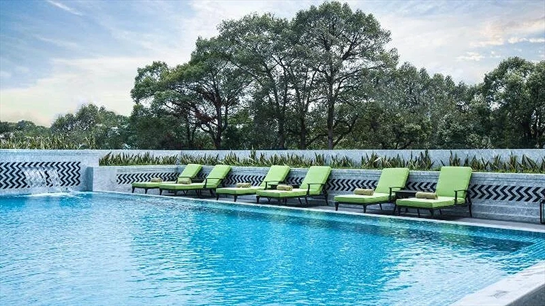 Quang cảnh hồ bơi