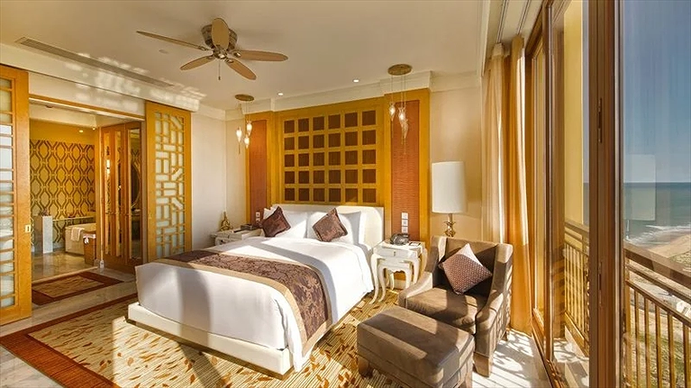 Grand Ocean View Suite