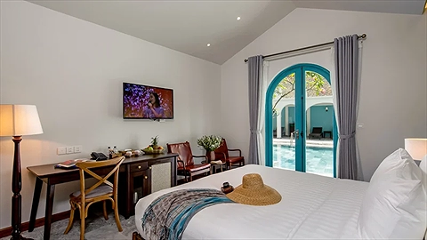 Phòng Pool Access nhìn ra hồ bơi