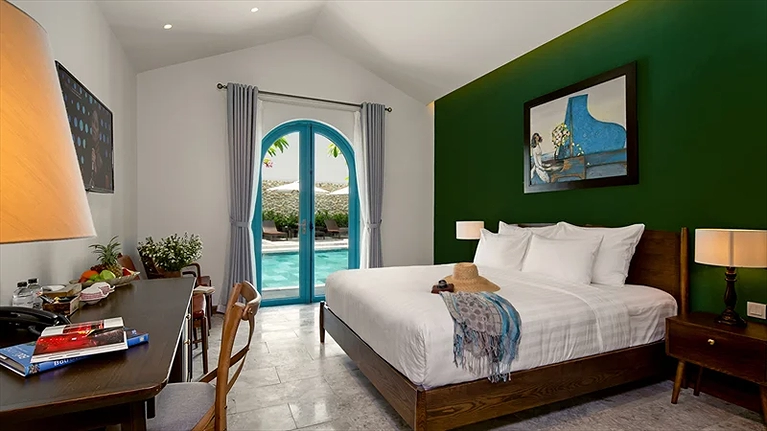 Phòng Pool Access nhìn ra hồ bơi