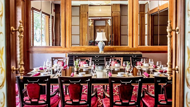 Chỗ ngồi trong nhà hoặc ngoài trời tùy theo sở thích