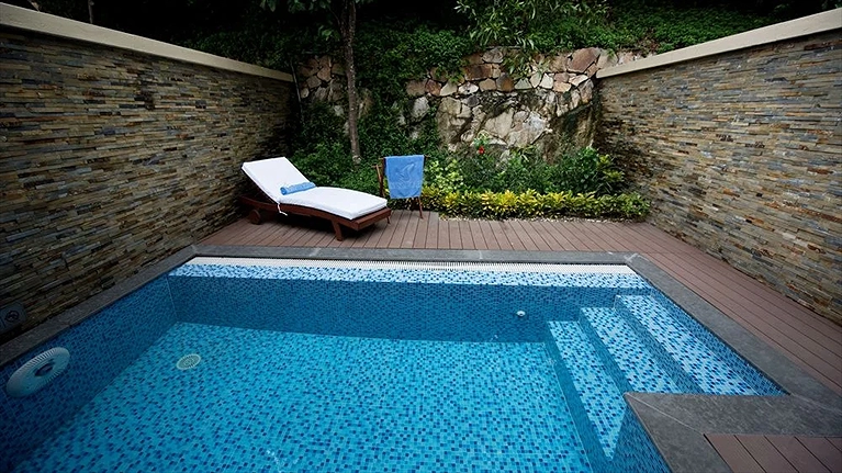 Bể bơi kết hợp jacuzzi thư giãn