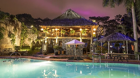 Hồ bơi về đêm