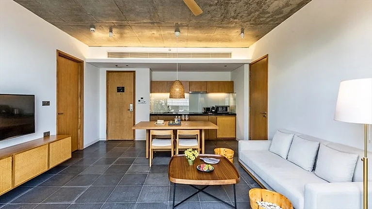 Bàng Biển - One Bedroom Apartment with Balcony