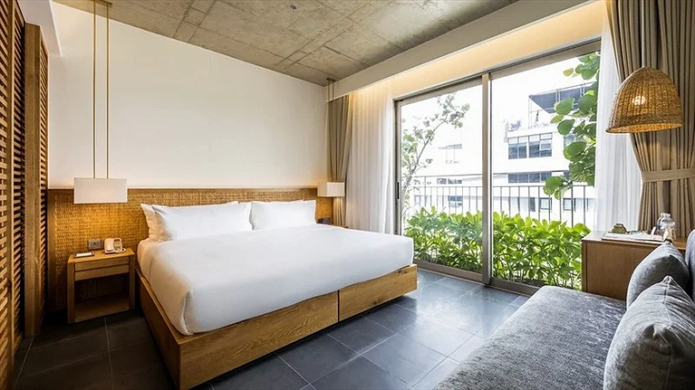 The Sứ - Deluxe with Balcony