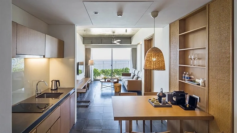 Phong Ba - 01 Bedroom Luxury Ocean Front Apartment with Balcony