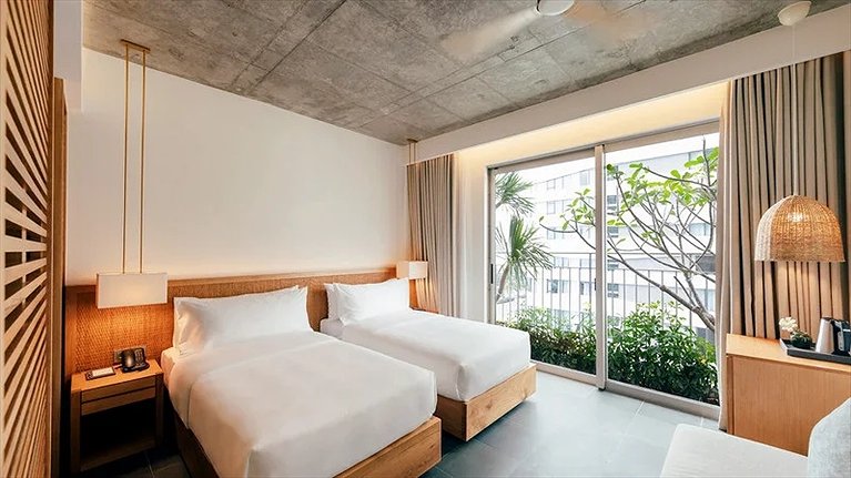 Cúc Tần - Superior with Balcony