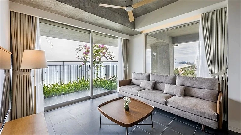 Trúc Mây - One Bedroom Ocean Front Apartment with Balcony