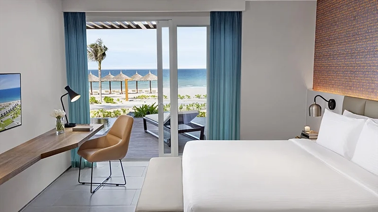 Căn Pavillion sát biển