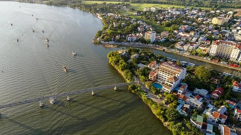 Khu nghỉ dưỡng nằm cạnh sông Thu Bồn