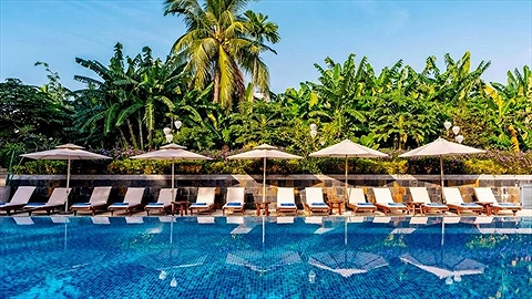 Hồ bơi ngoài trời