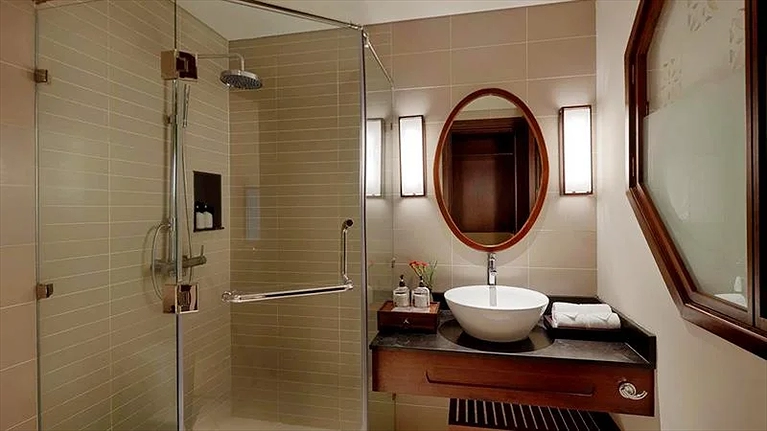 Toilet chỉ có bồn tắm đứng