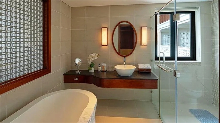 Toilet có bồn tắm