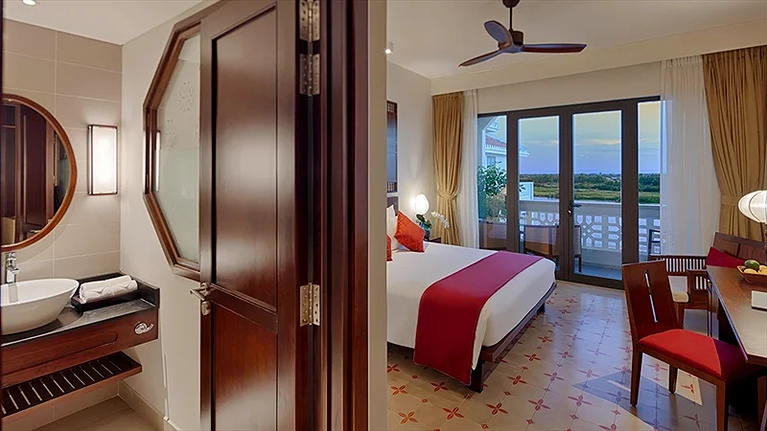 Grand Deluxe River View